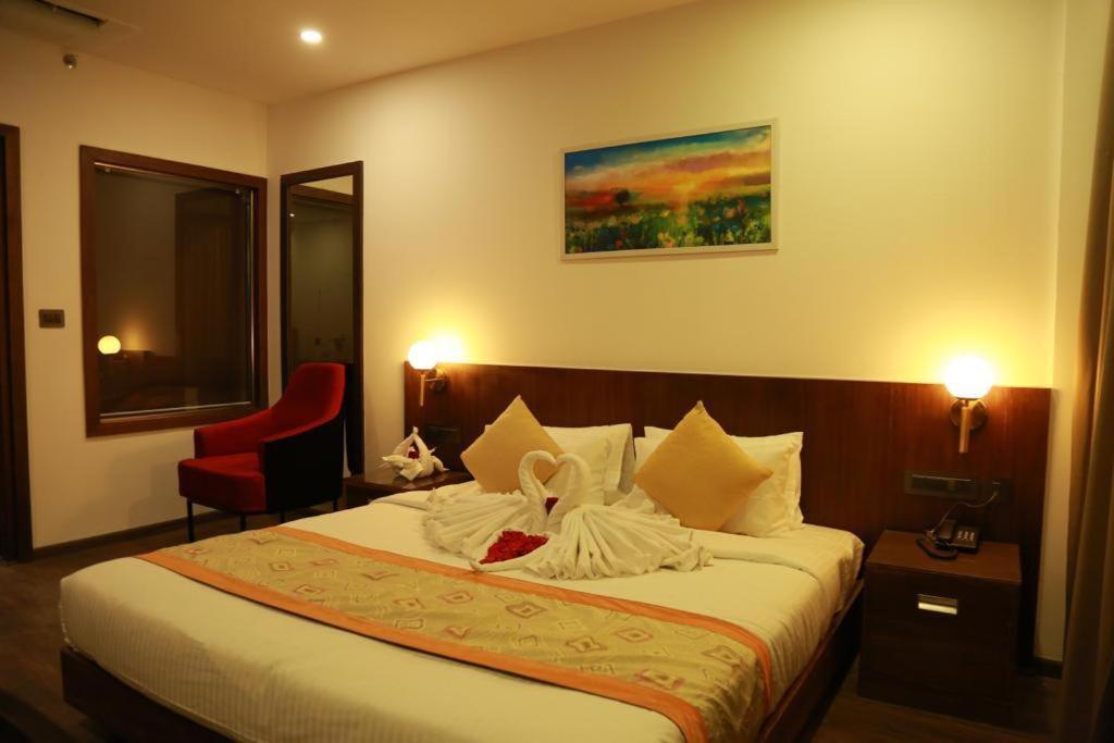 Sky Penta Residency Hotel Iritti Exterior foto