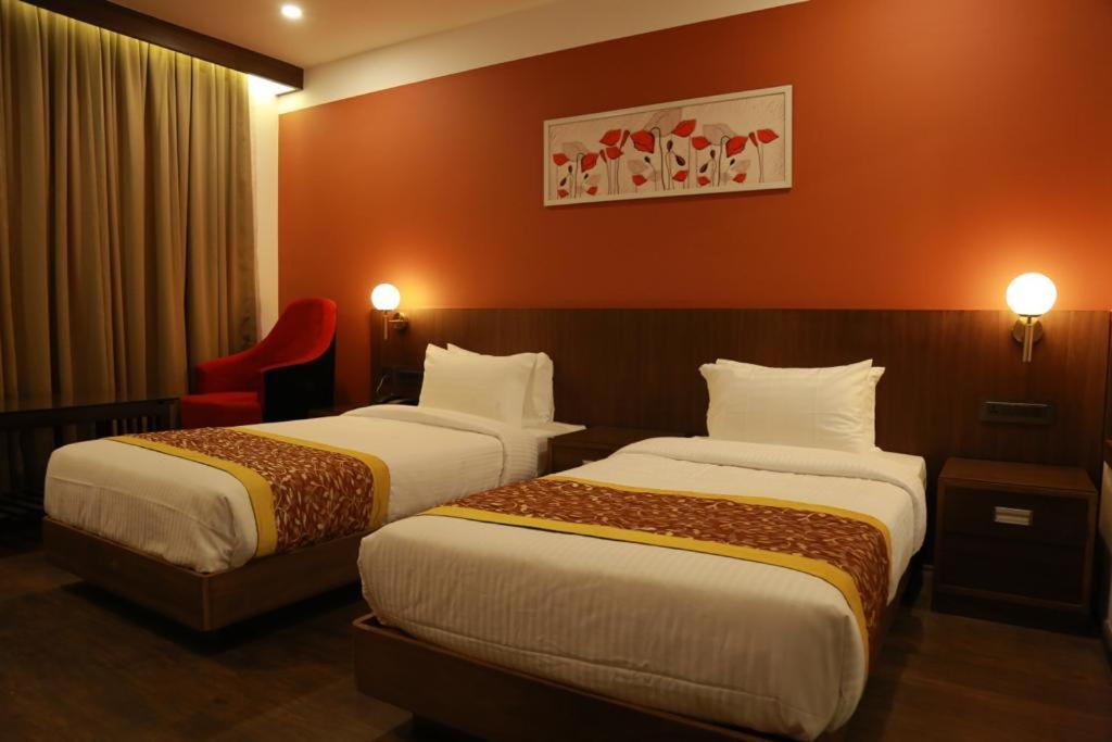 Sky Penta Residency Hotel Iritti Exterior foto